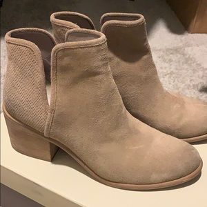 Nordstrom Hinge tan suede booties